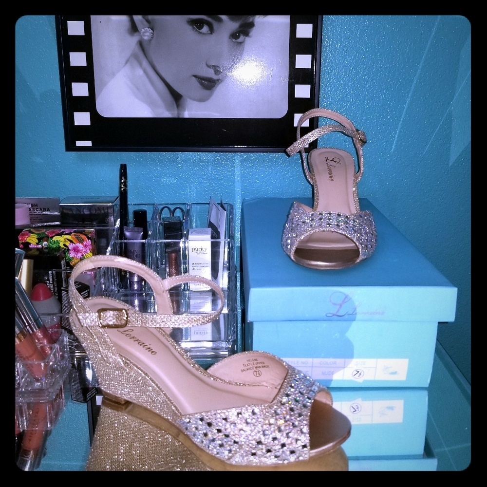 Gorgeous Lauren Lorraine Helene Embellished Wedges